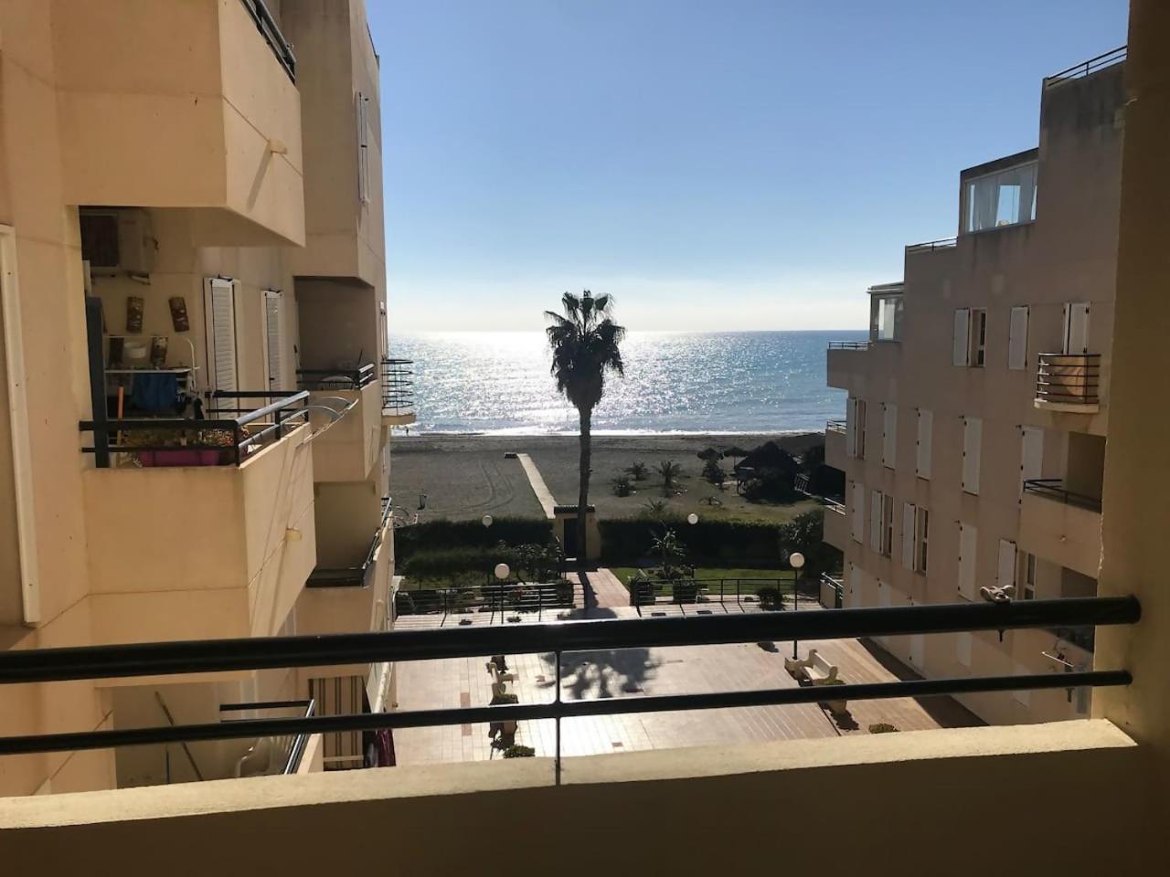 Espectacular Residencial En 1A Linea Con Piscina Apartment Benajarafe Exterior photo