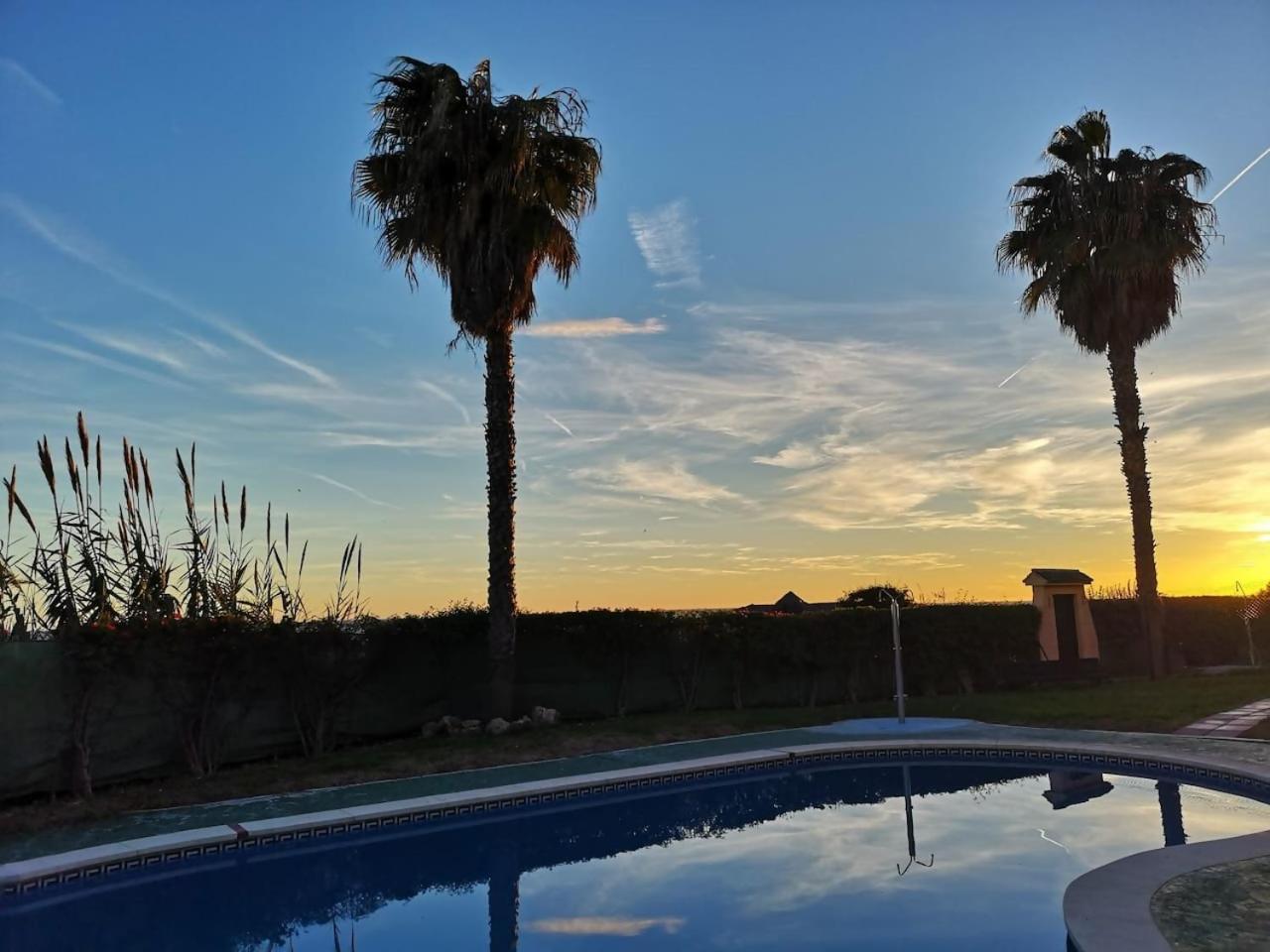 Espectacular Residencial En 1A Linea Con Piscina Apartment Benajarafe Exterior photo